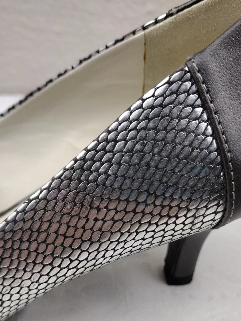 Anne Klein Finn Metallic Grey Pebbled Textured Point Toe Kitten Heel Pump Shoe